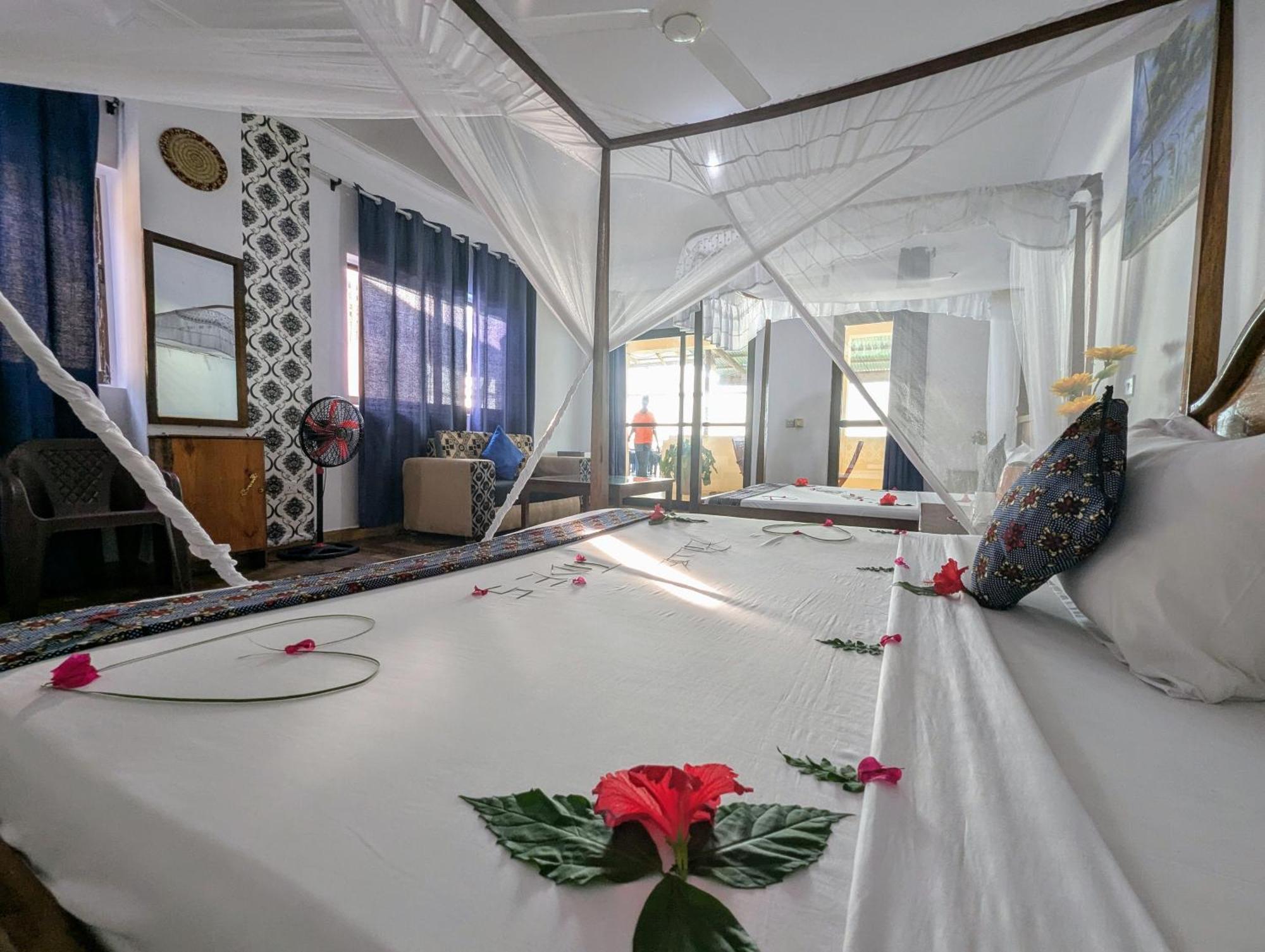 Blue Tides Hotell