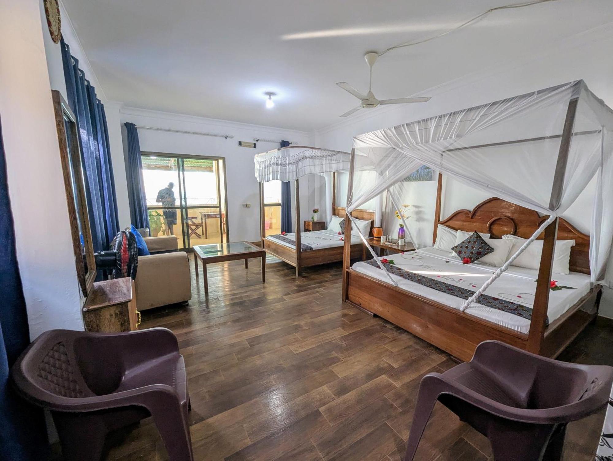 Blue Tides Hotell *