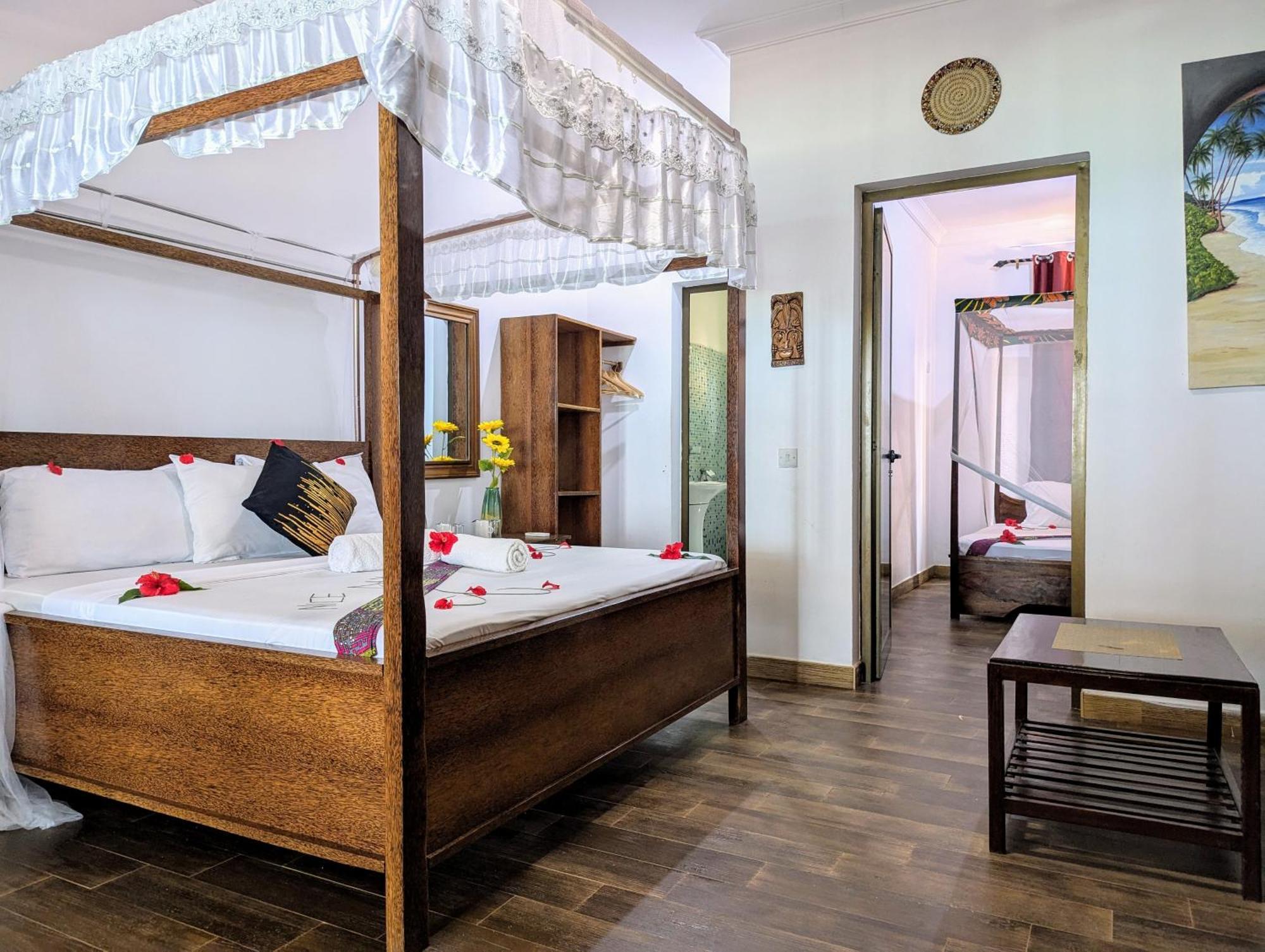 Blue Tides Hotell *