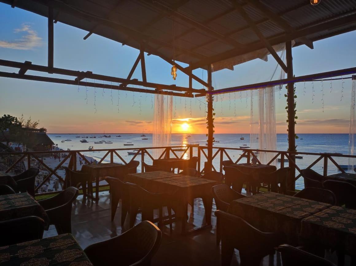 Blue Tides Hotell